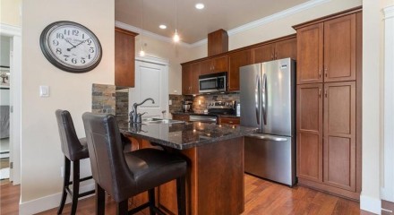 Residential - Condo/Apartment - Abbotsford, Canada - Canada
