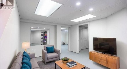 Residential - Single Family Home - Barrie, Canada - Canada