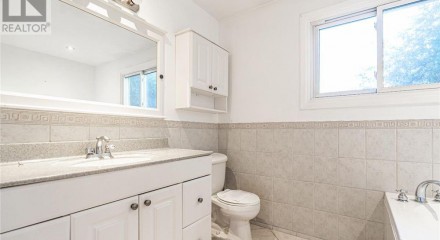 Residential - Single Family Home - Barrie, Canada - Canada