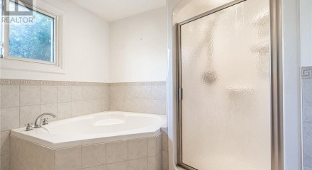Residential - Single Family Home - Barrie, Canada - Canada