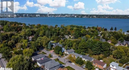 Residential - Single Family Home - Barrie, Canada - Canada