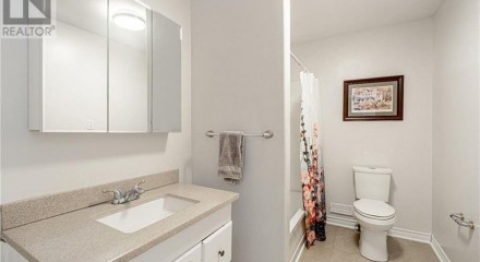 Residential - Single Family Home - Barrie, Canada - Canada