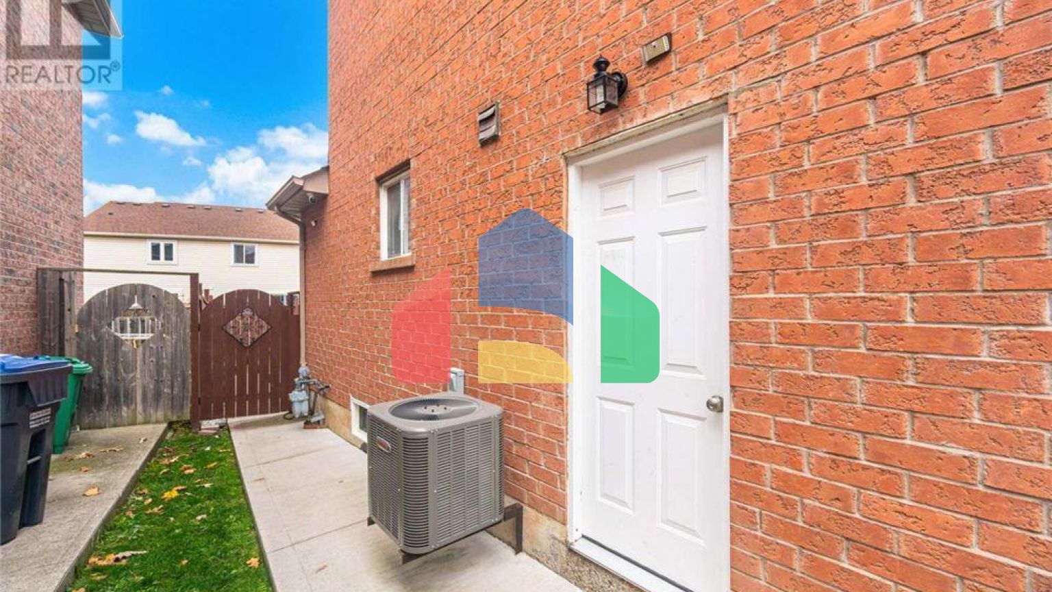 Residential - Single Family Home - Brampton, Canada - Canada