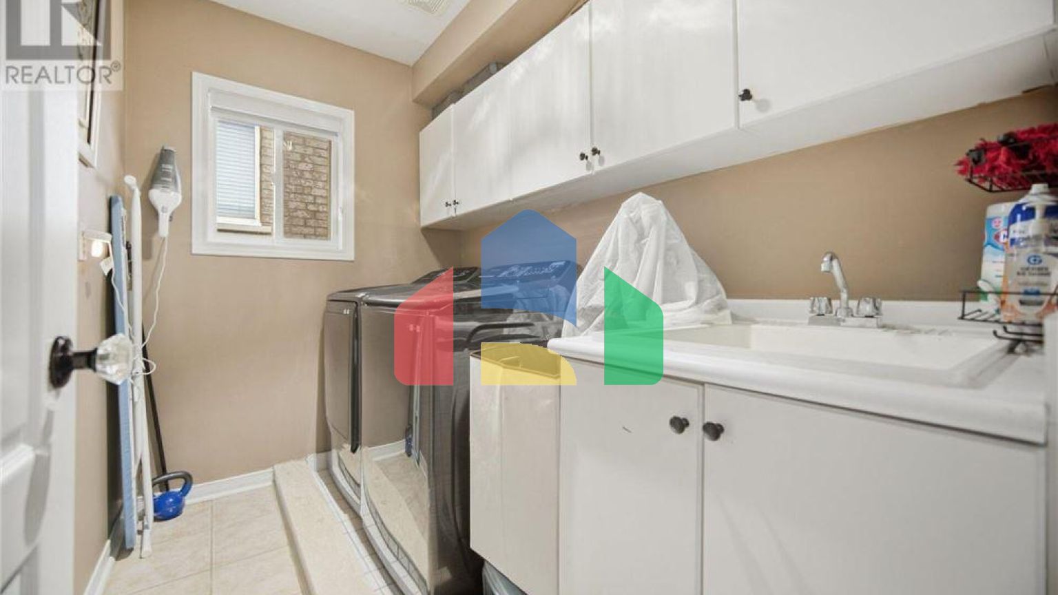 Residential - Single Family Home - Brampton, Canada - Canada