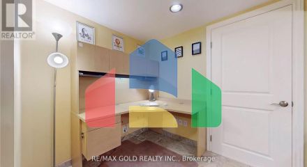 Residential - Single Family Home - Brampton, Canada - Canada