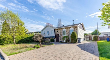 Residential - Bungalow - Brossard, Canada - Canada