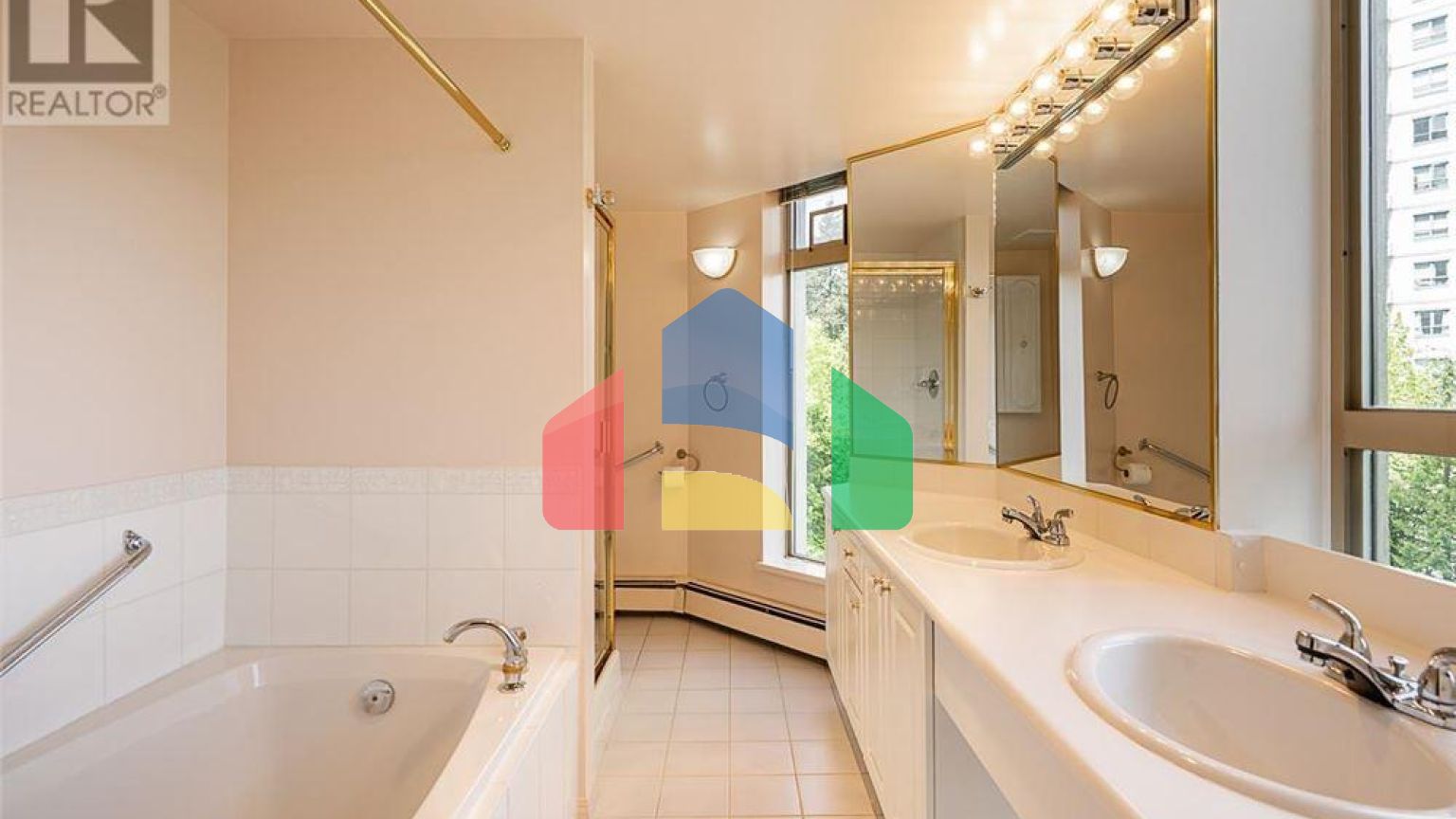 Residential - Condo/Apartment - Burnaby, Canada - Canada