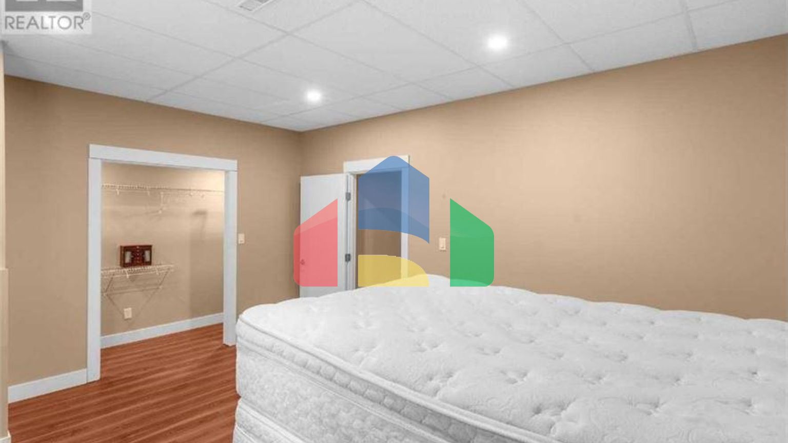 Residential - Single Family Home - Calgary, Canada - Canada