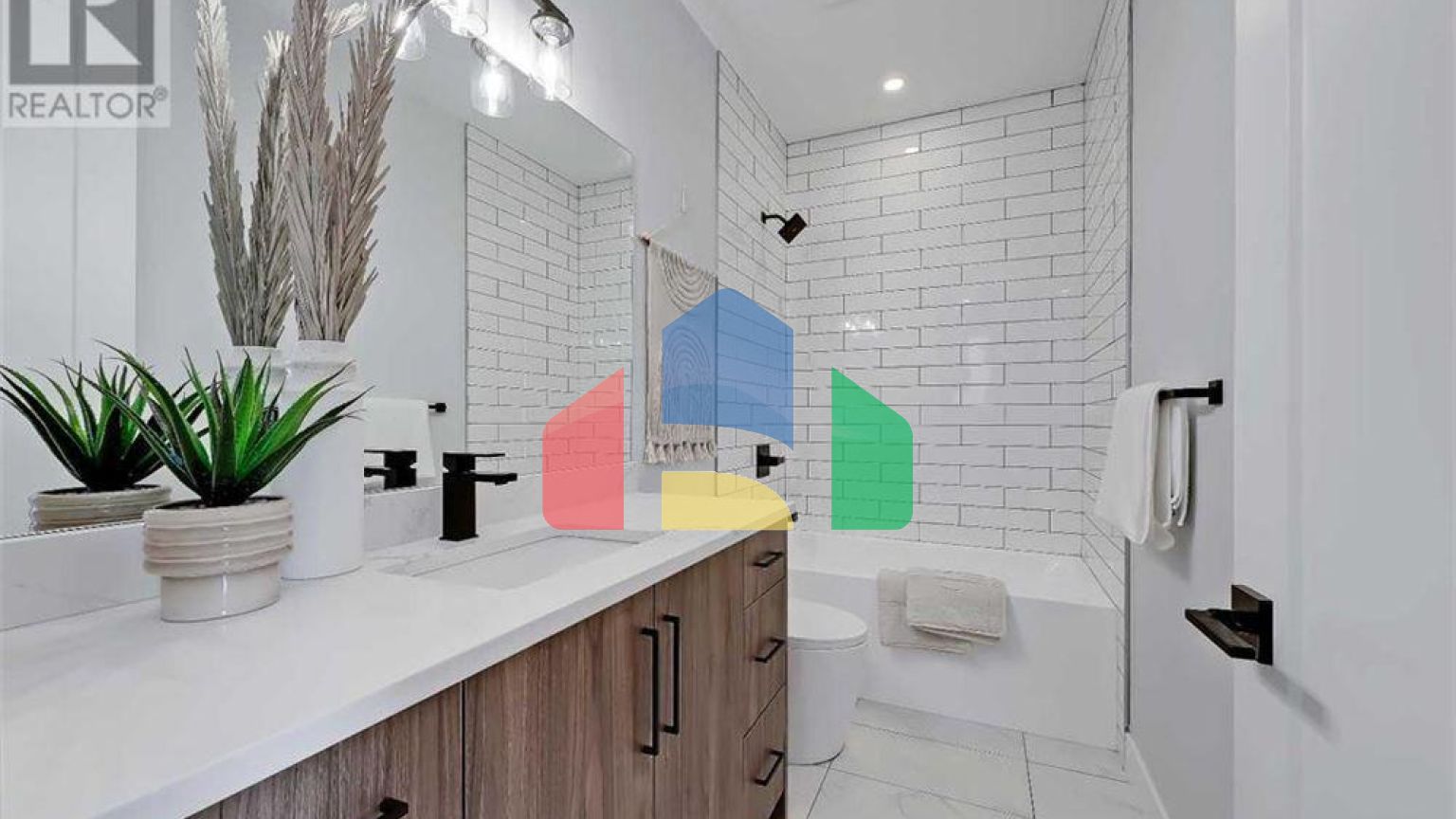 Residential - Single Family Home - Calgary, Canada - Canada