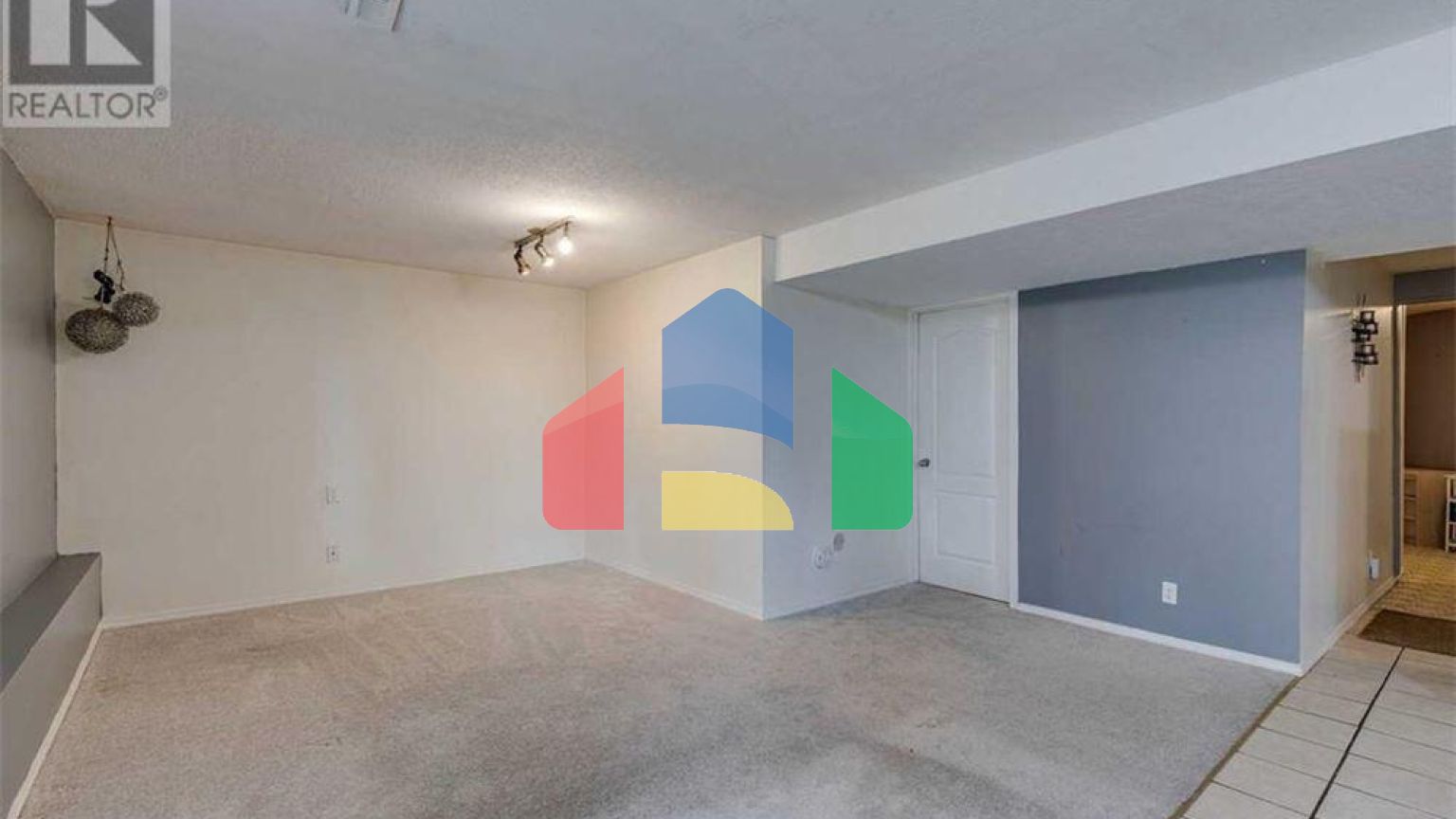 Residential - Single Family Home - Calgary, Canada - Canada