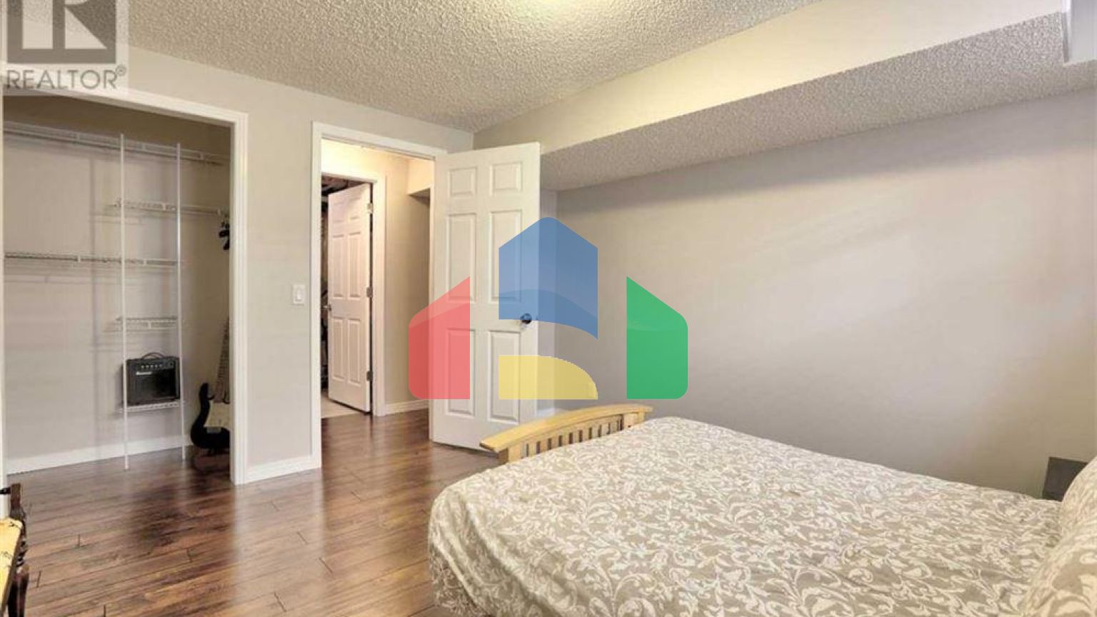 Residential - Single Family Home - Calgary, Canada - Canada