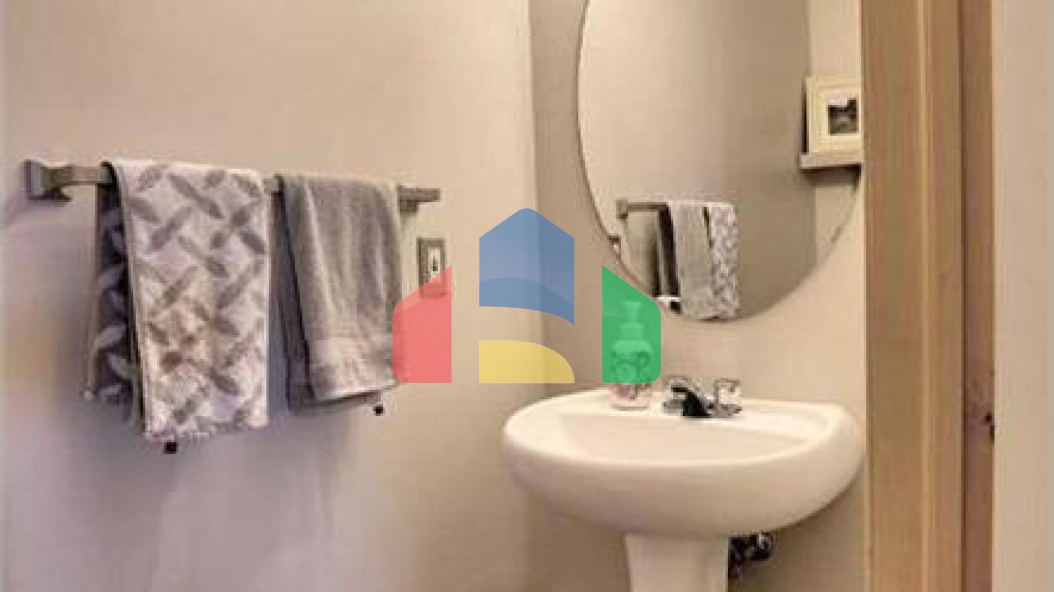 Residential - Single Family Home - Calgary, Canada - Canada