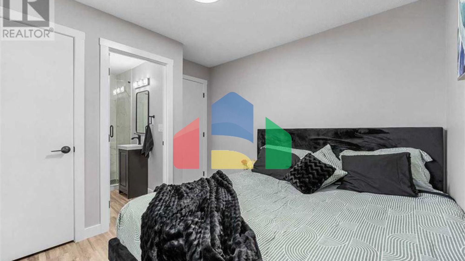 Residential - Single Family Home - Calgary, Canada - Canada