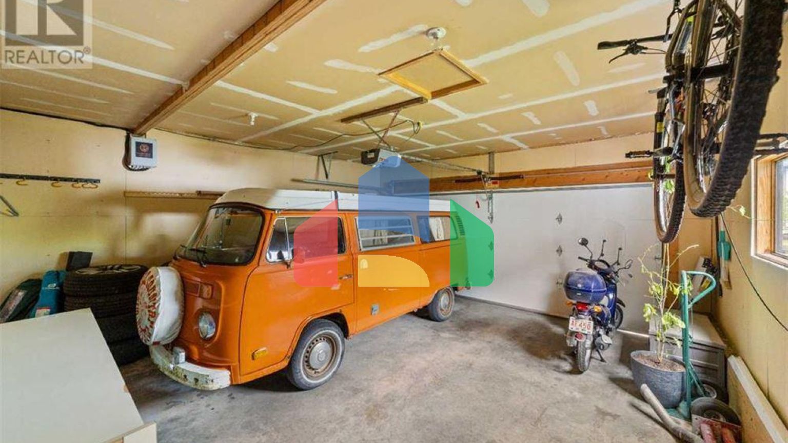 Residential - Single Family Home - Calgary, Canada - Canada