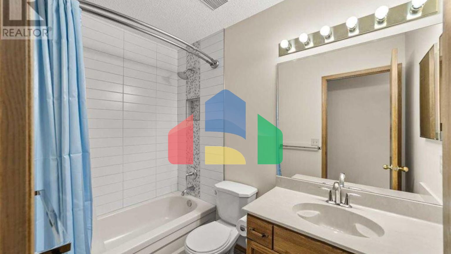 Residential - Single Family Home - Calgary, Canada - Canada