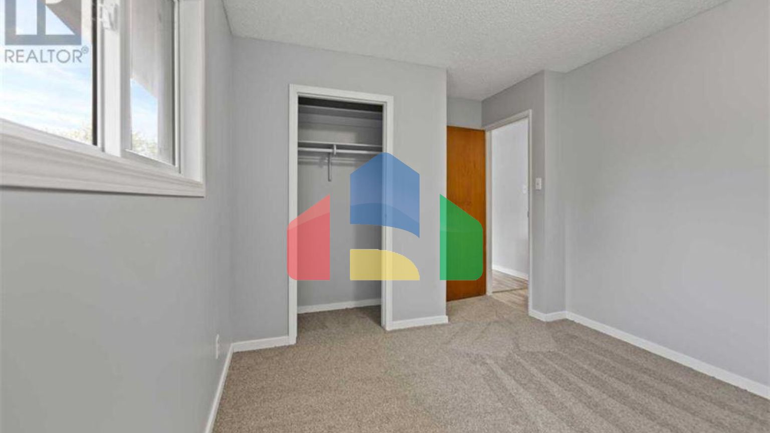 Residential - Single Family Home - Calgary, Canada - Canada