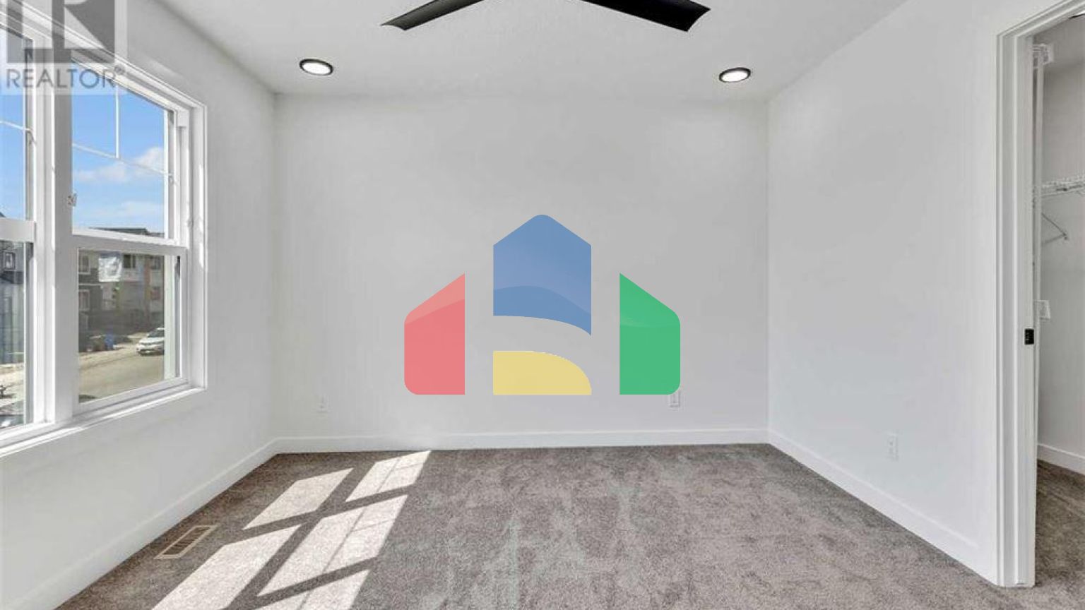 Residential - Single Family Home - Calgary, Canada - Canada