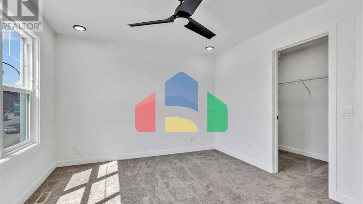 Residential - Single Family Home - Calgary, Canada - Canada