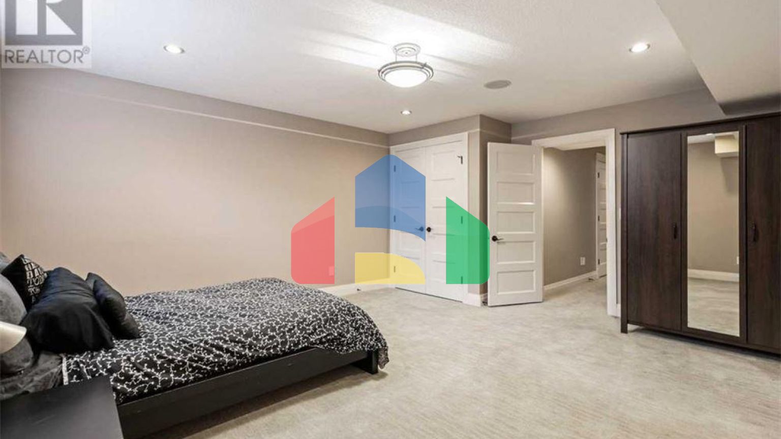 Residential - Single Family Home - Calgary, Canada - Canada