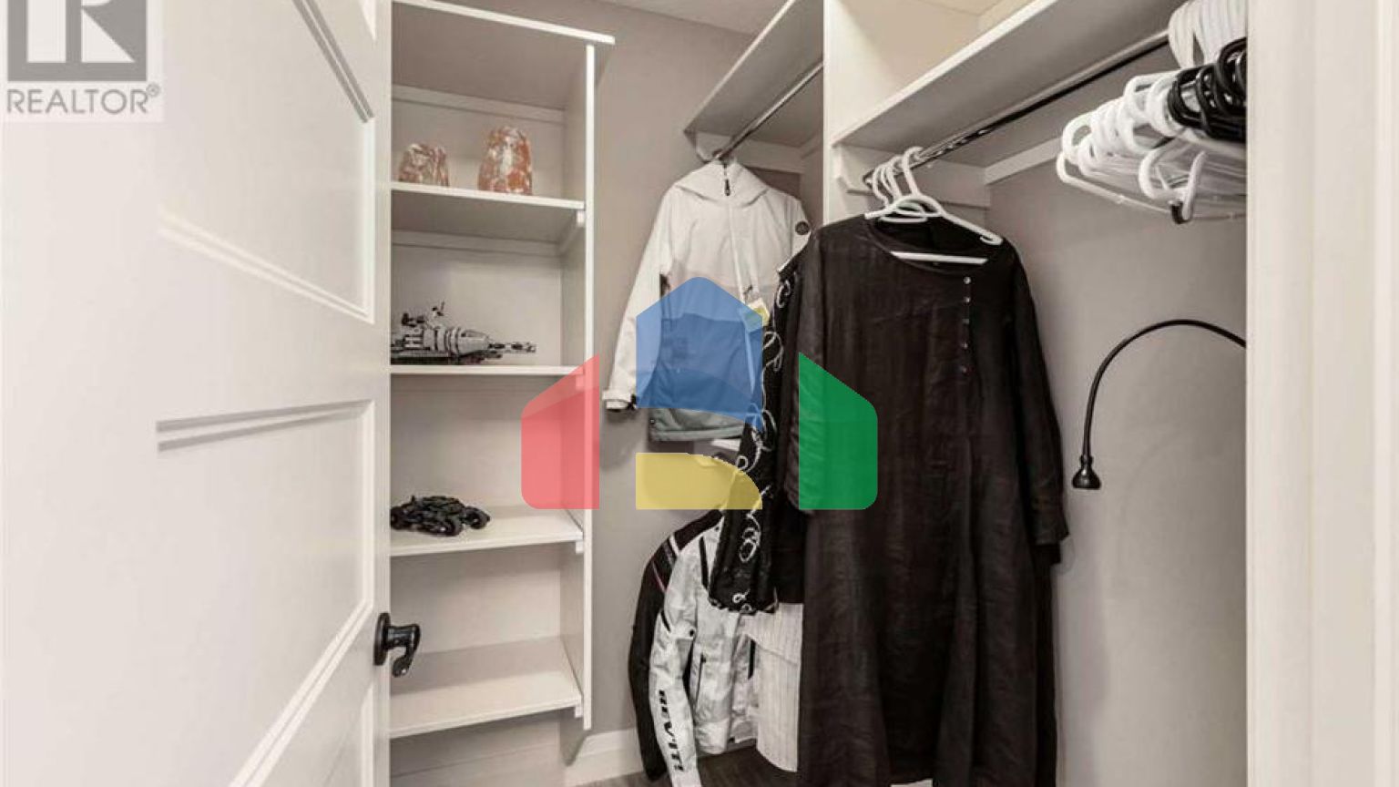 Residential - Single Family Home - Calgary, Canada - Canada