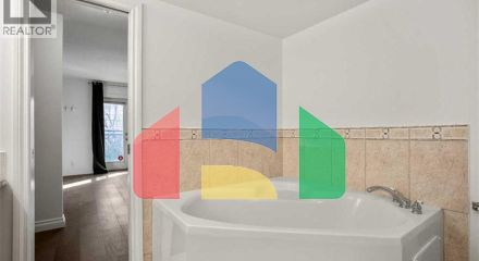 Residential - Single Family Home - Calgary, Canada - Canada