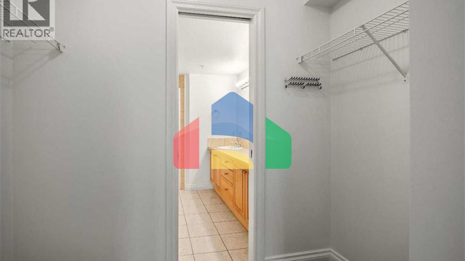 Residential - Single Family Home - Calgary, Canada - Canada