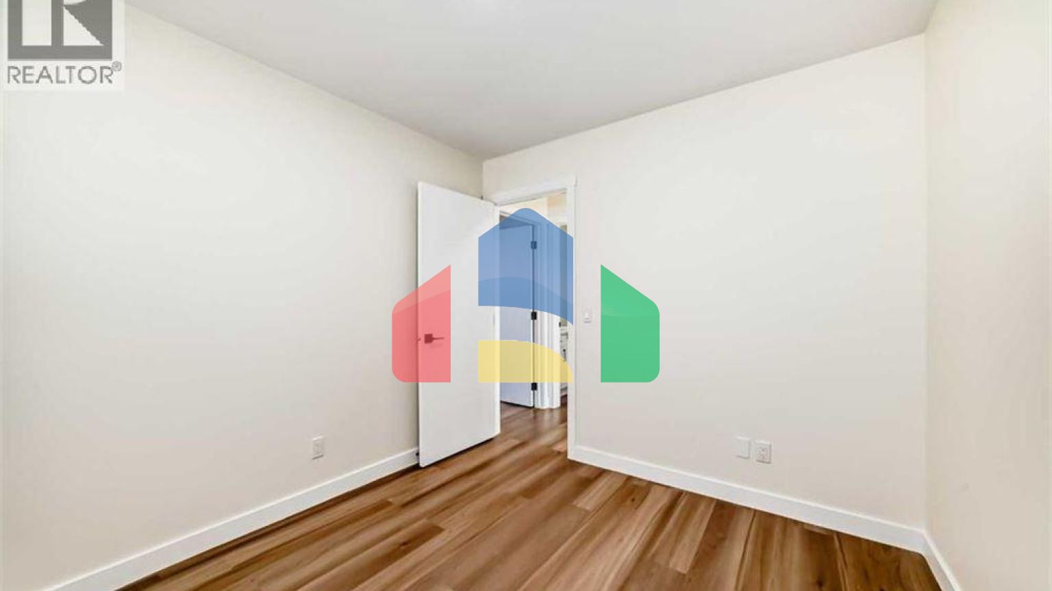 Residential - Single Family Home - Calgary, Canada - Canada