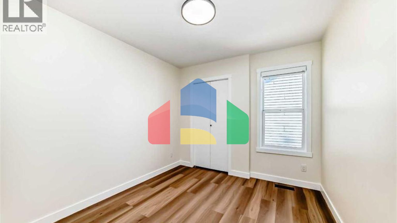 Residential - Single Family Home - Calgary, Canada - Canada