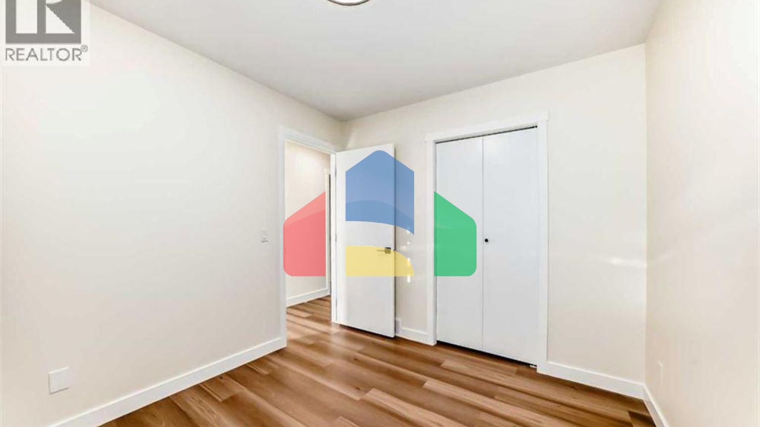 Residential - Single Family Home - Calgary, Canada - Canada