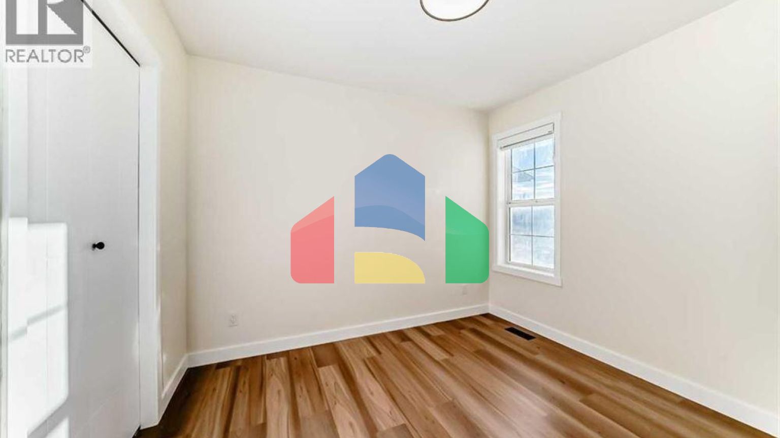 Residential - Single Family Home - Calgary, Canada - Canada