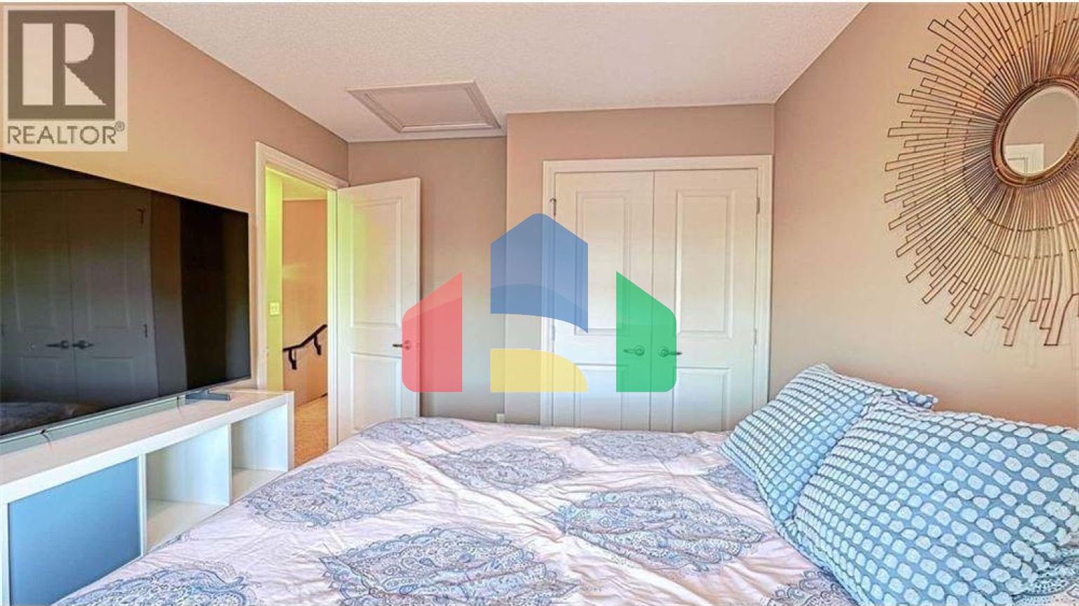 Residential - Single Family Home - Calgary, Canada - Canada