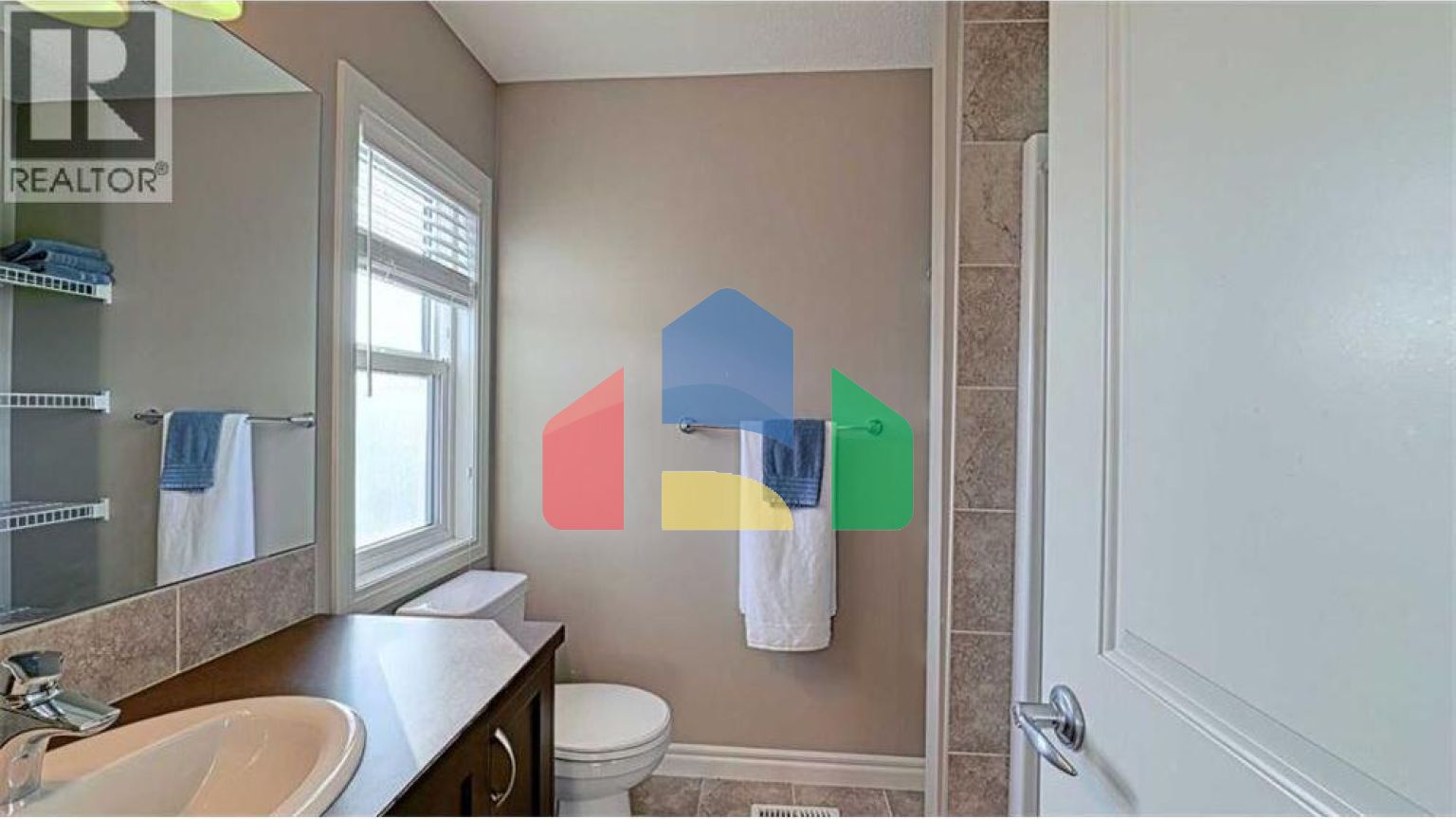 Residential - Single Family Home - Calgary, Canada - Canada