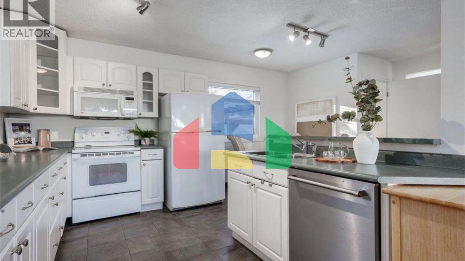 Residential - Single Family Home - Calgary, Canada - Canada