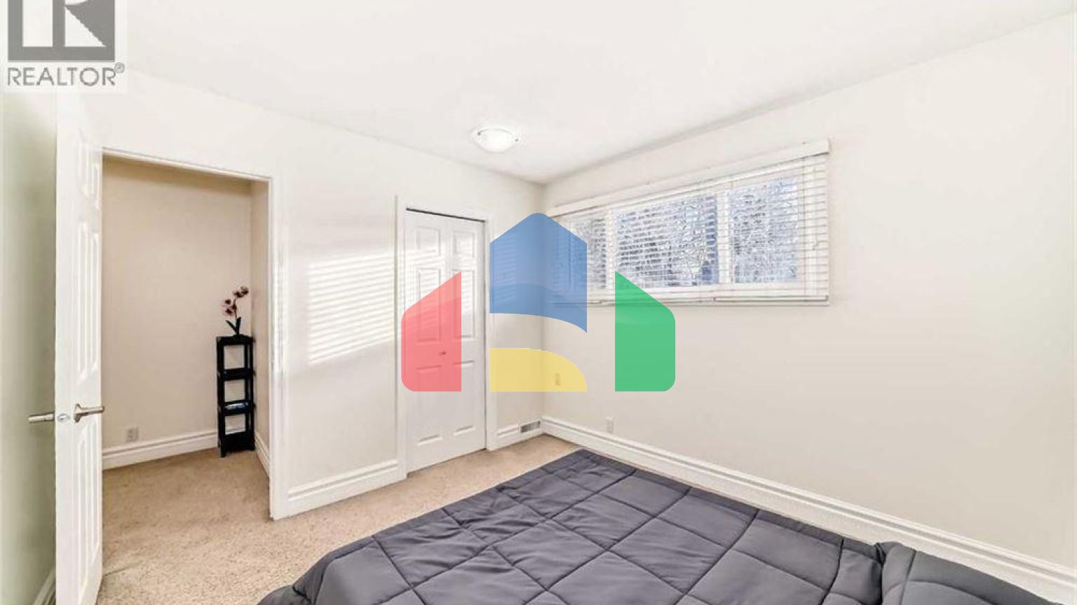 Residential - Single Family Home - Calgary, Canada - Canada