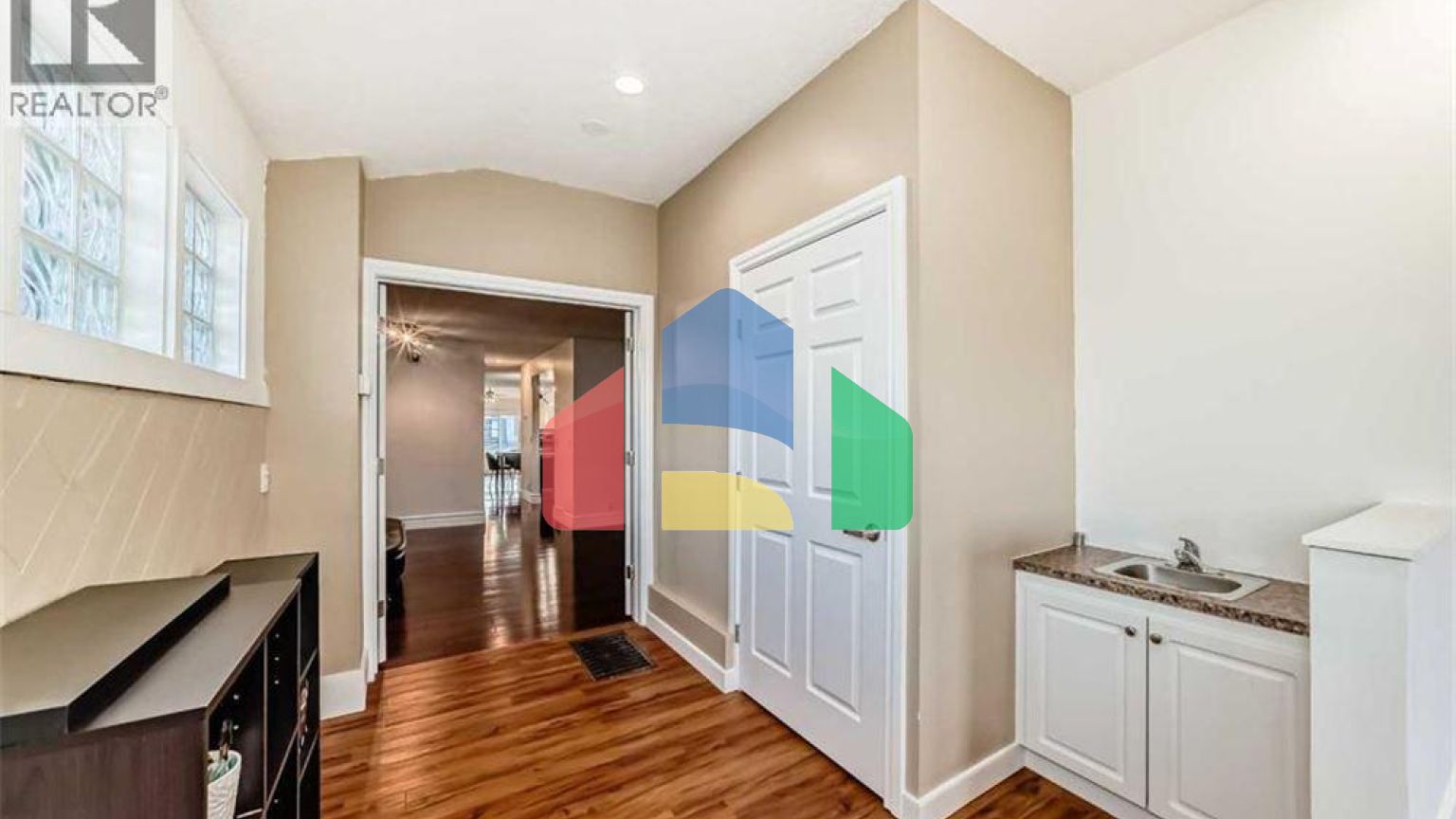 Residential - Single Family Home - Calgary, Canada - Canada