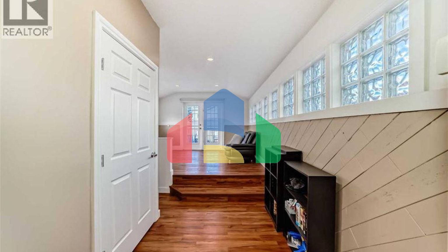 Residential - Single Family Home - Calgary, Canada - Canada