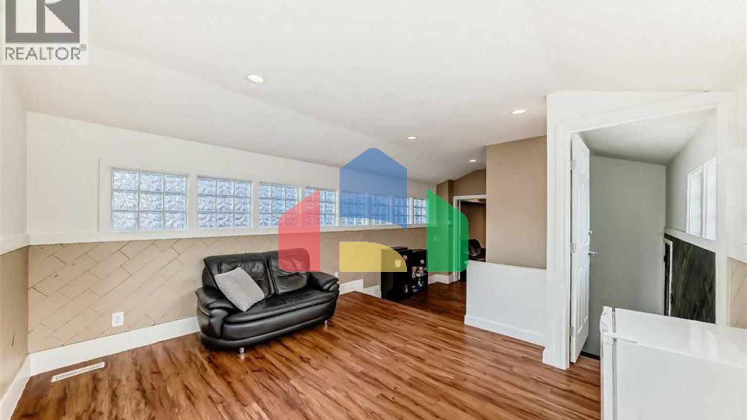 Residential - Single Family Home - Calgary, Canada - Canada