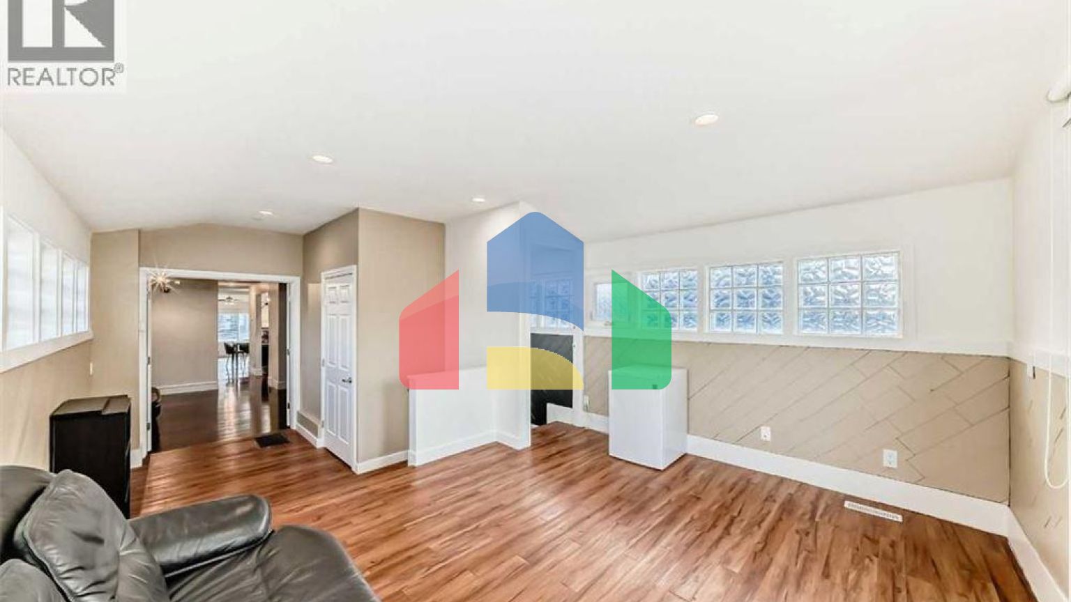 Residential - Single Family Home - Calgary, Canada - Canada