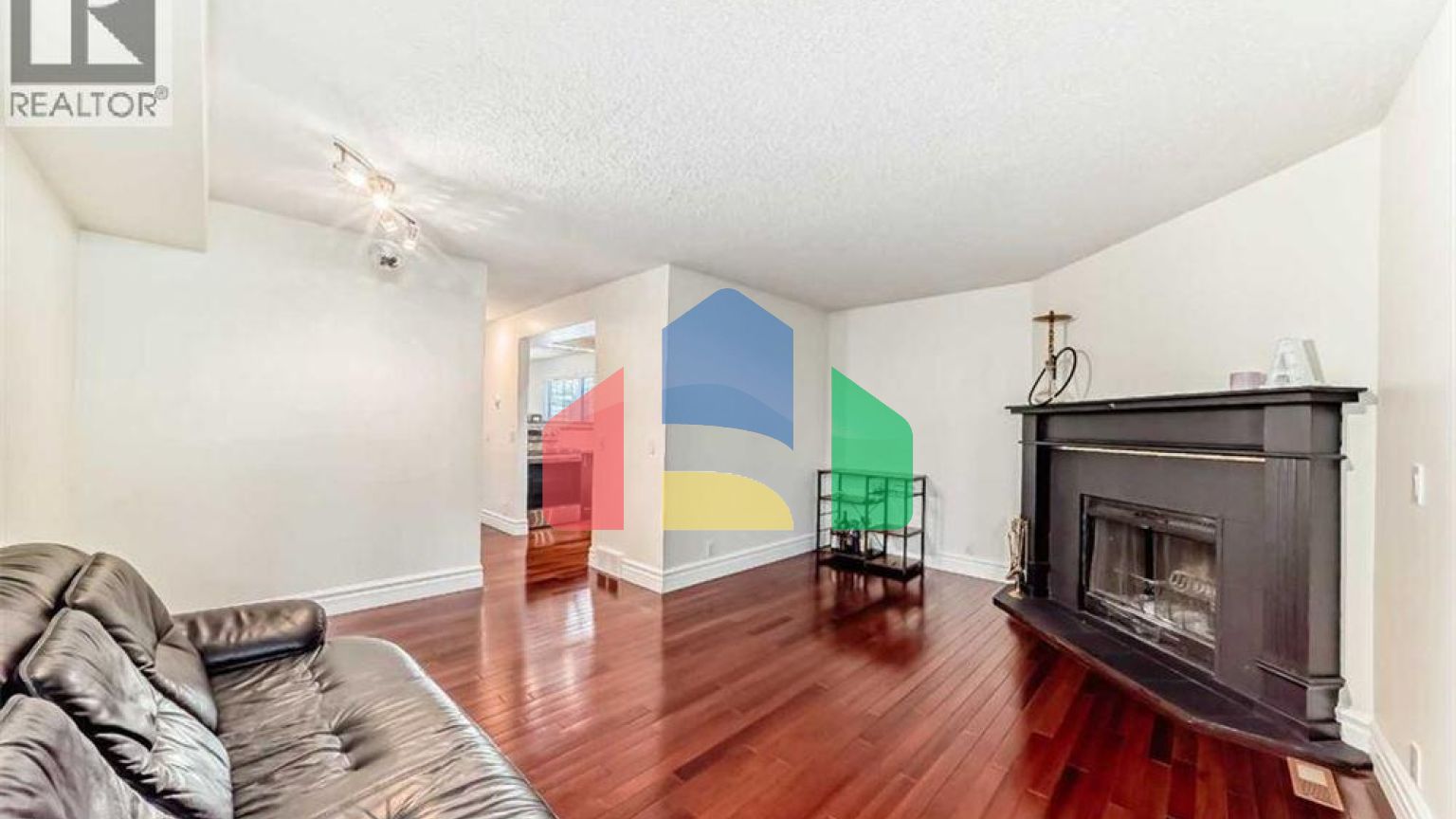 Residential - Single Family Home - Calgary, Canada - Canada