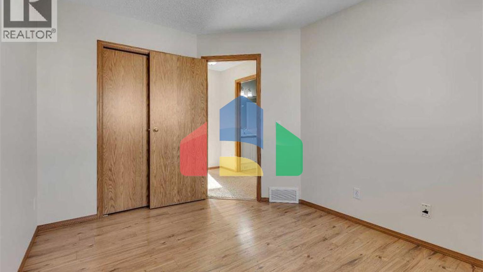 Residential - Single Family Home - Calgary, Canada - Canada