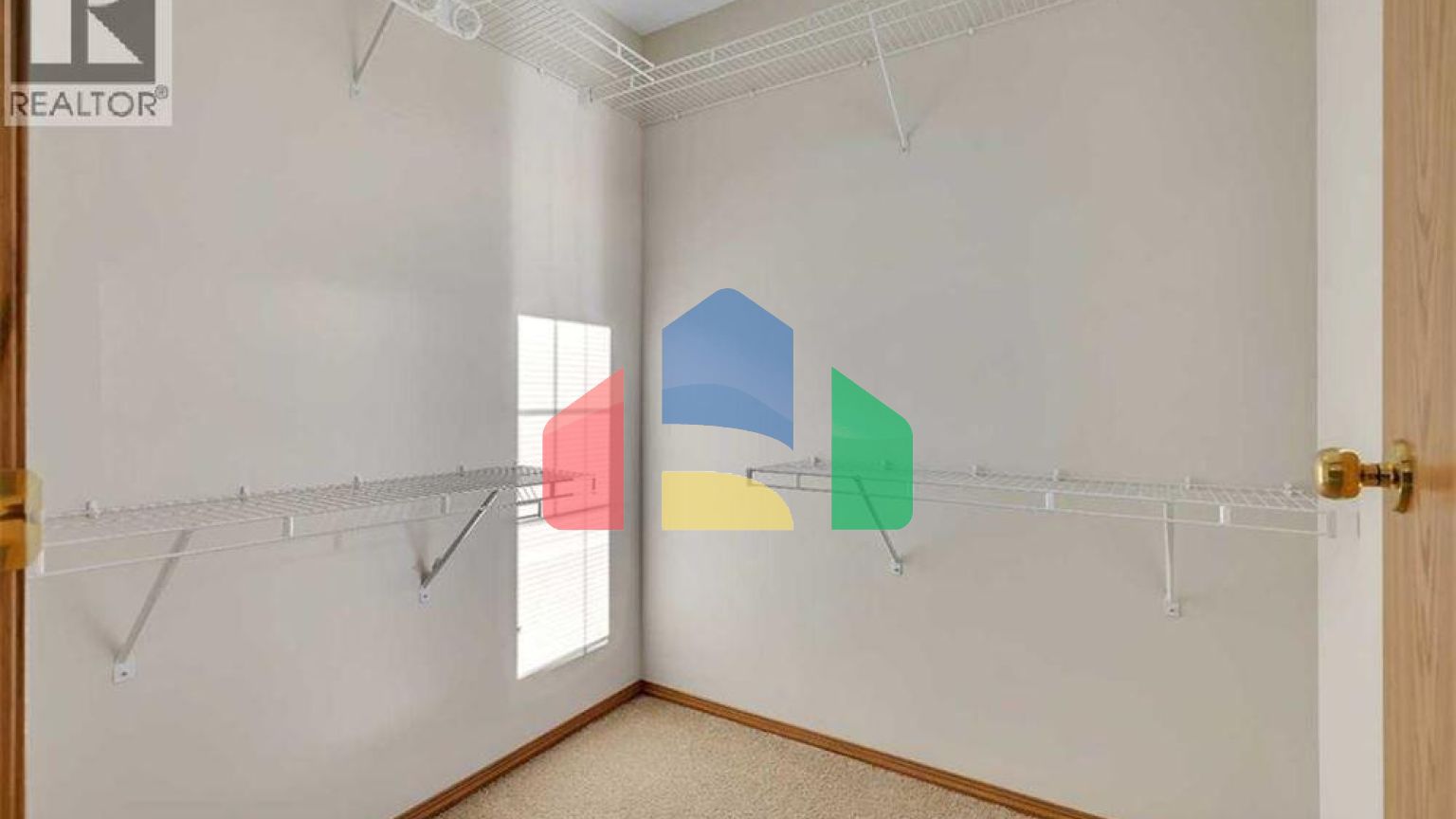 Residential - Single Family Home - Calgary, Canada - Canada