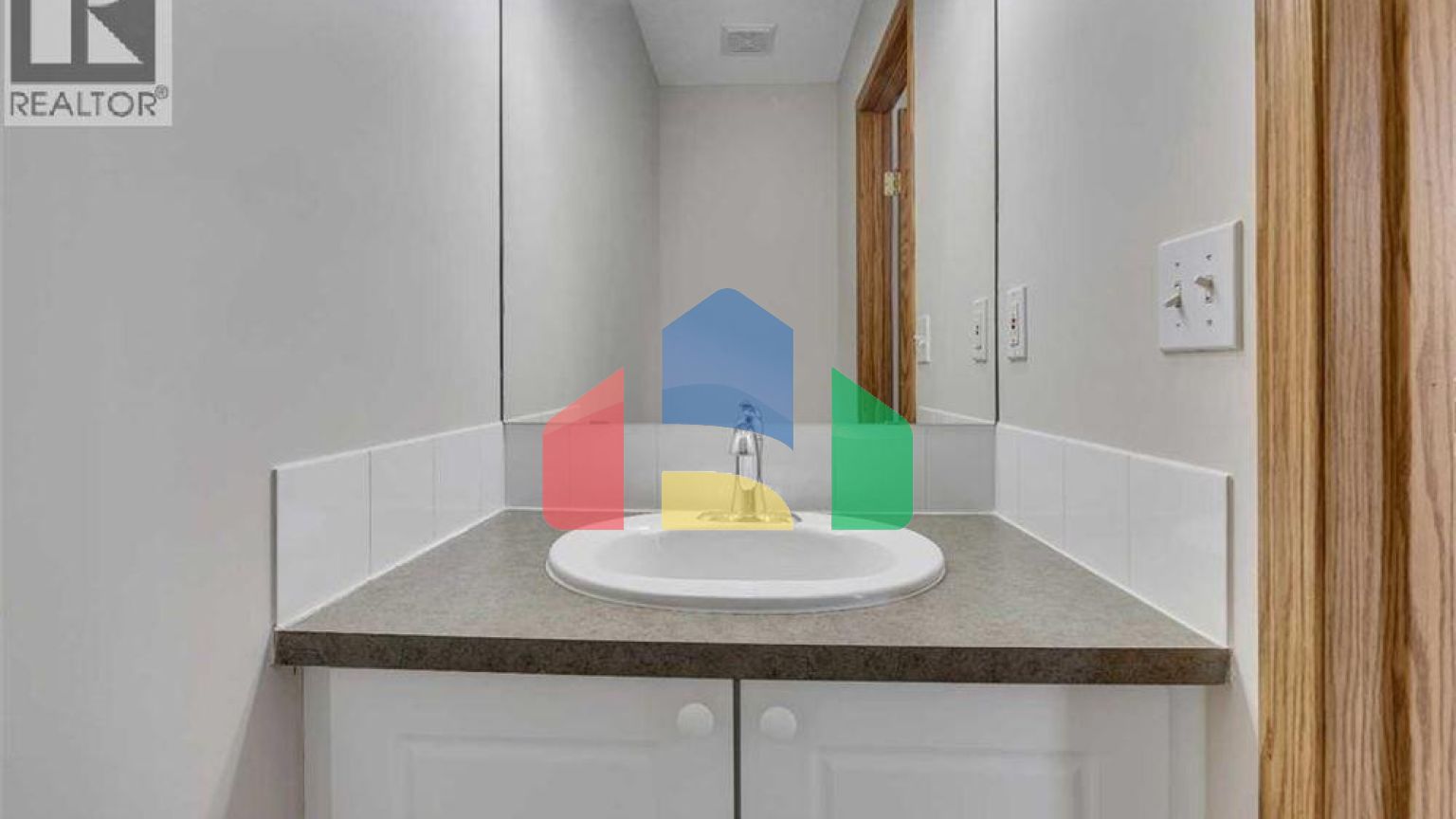 Residential - Single Family Home - Calgary, Canada - Canada