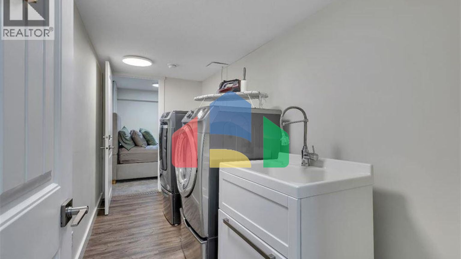 Residential - Single Family Home - Calgary, Canada - Canada