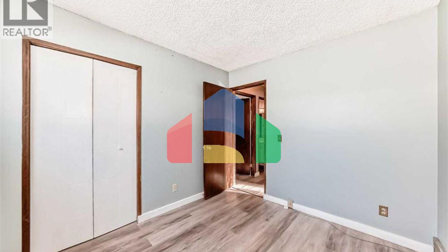 Residential - Single Family Home - Calgary, Canada - Canada