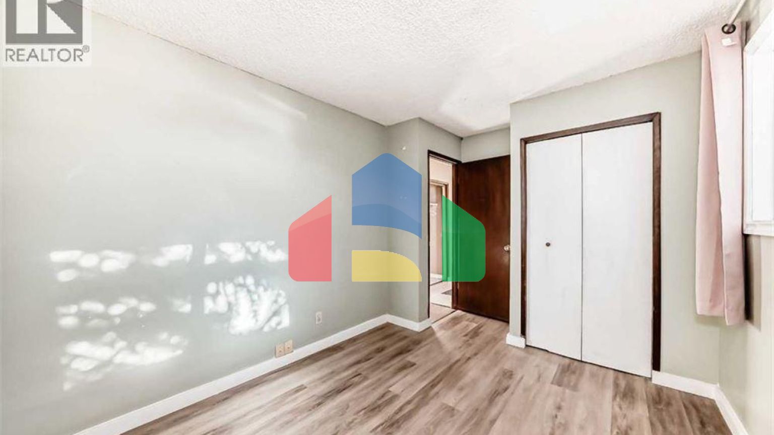 Residential - Single Family Home - Calgary, Canada - Canada