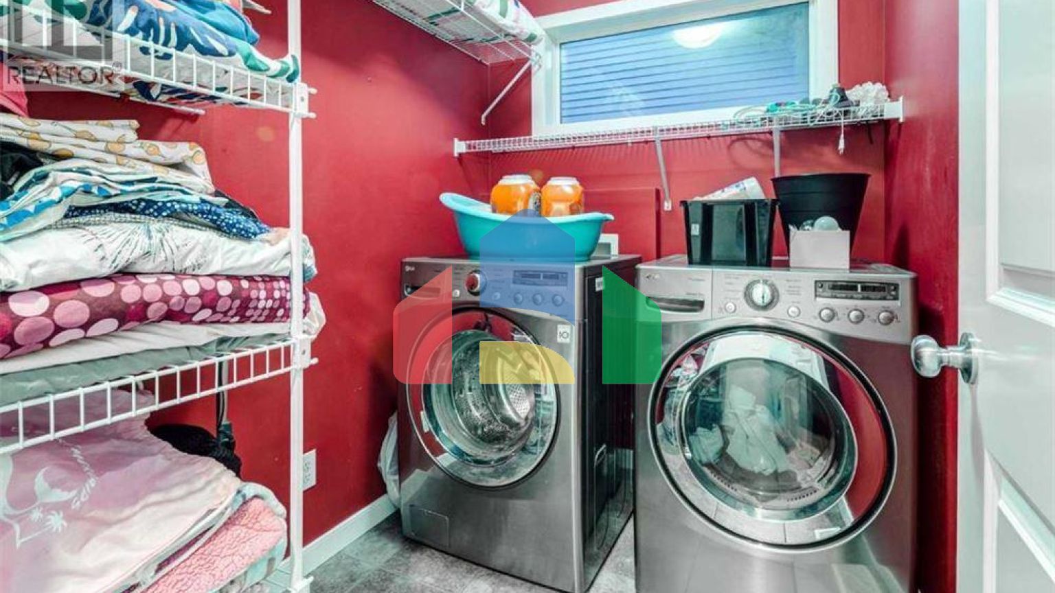 Residential - Single Family Home - Calgary, Canada - Canada