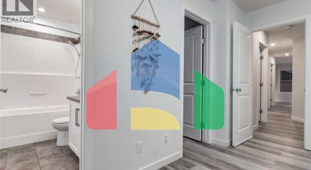 Residential - Single Family Home - Calgary, Canada - Canada