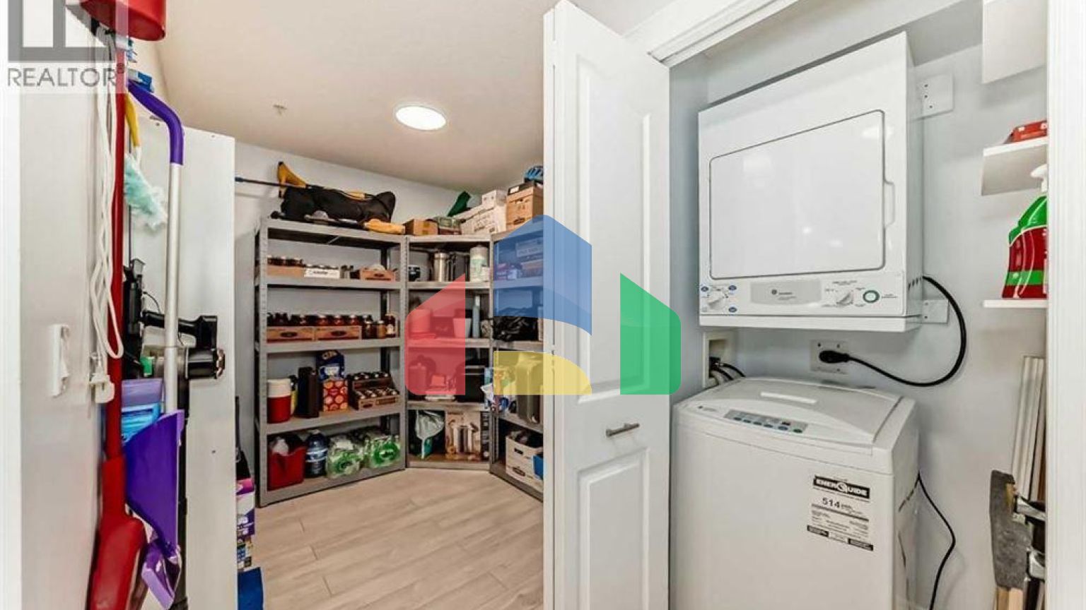 Residential - Single Family Home - Calgary, Canada - Canada