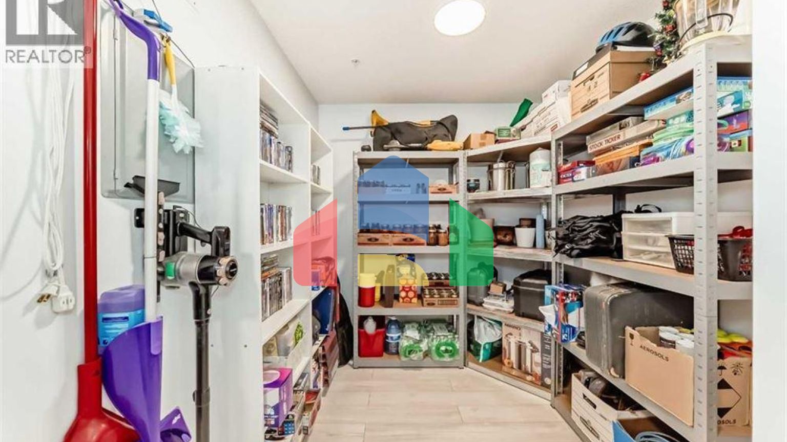 Residential - Single Family Home - Calgary, Canada - Canada