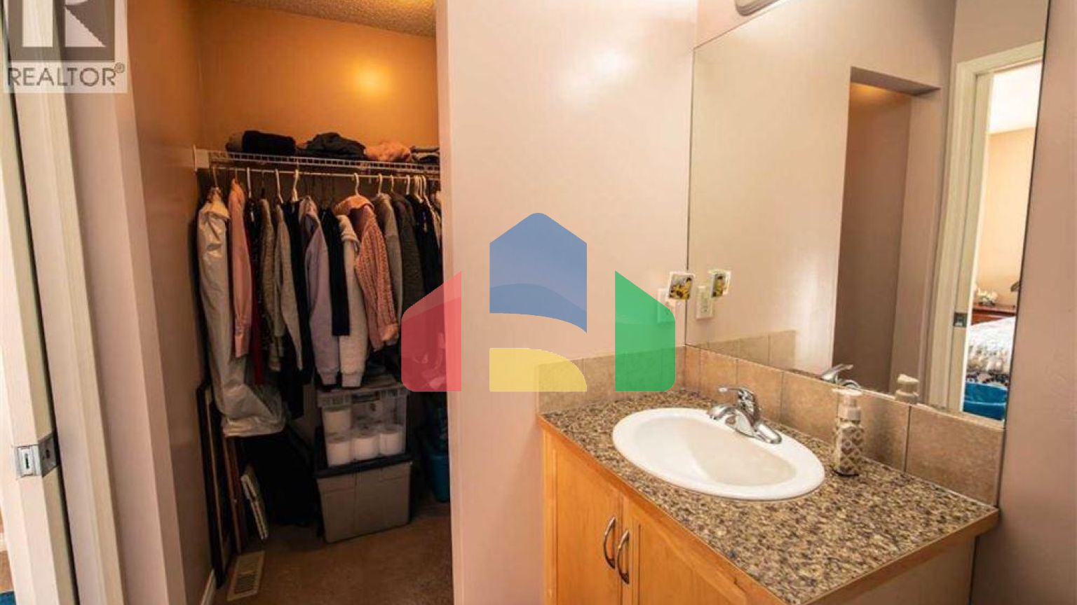 Residential - Single Family Home - Calgary, Canada - Canada